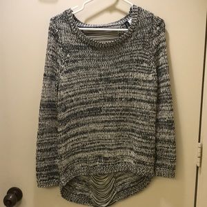 H&M divides over size knit